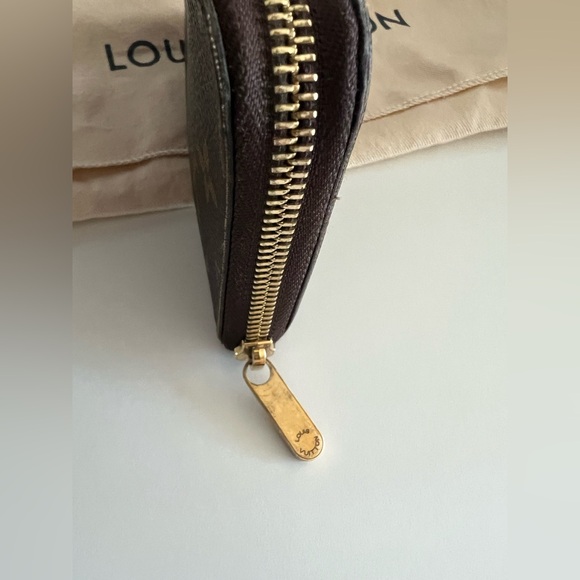Louis Vuitton Zippy Compact Wallet in Monogram - Picture 8 of 12